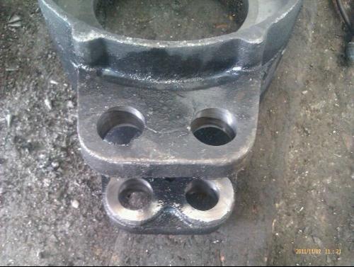 加工中心鉆孔直徑30 0.1,孔深132 先用多大的麻花鉆打底孔 留多少的余量精鏜 用多少轉速進給 材料鑄鐵