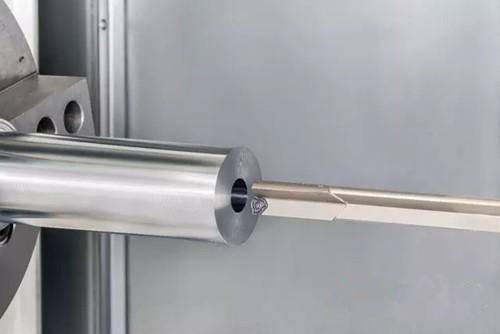 深孔加工利器 淺談深孔槍鉆技術的原理、優勢與應用